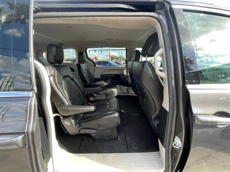 2020 Chrysler Voyager LXi