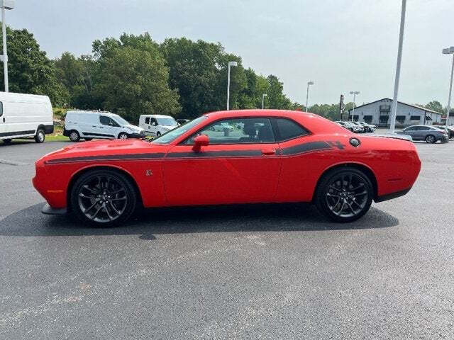 2022 Dodge Challenger 8