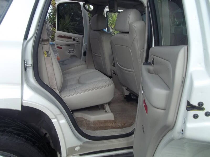 2004 Cadillac Escalade Base photo 34