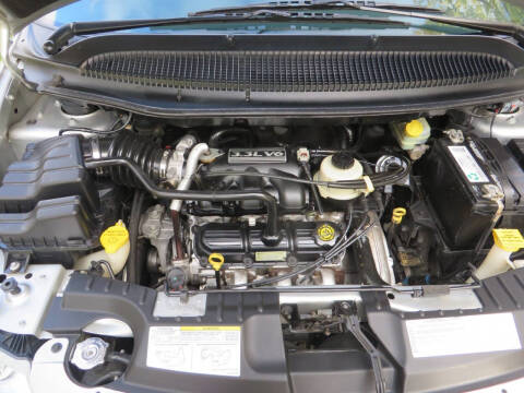 2004 Chrysler Town and Country Family Value