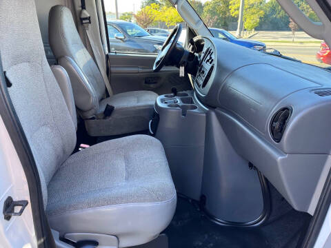 2004 Ford E-Series E-350 SD