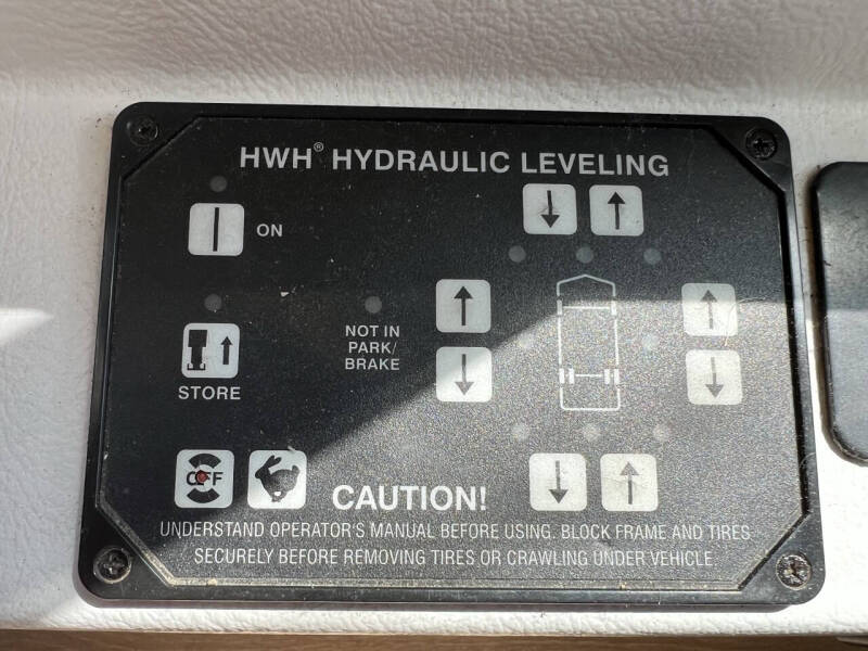 2001 Winnebago Journey 36L