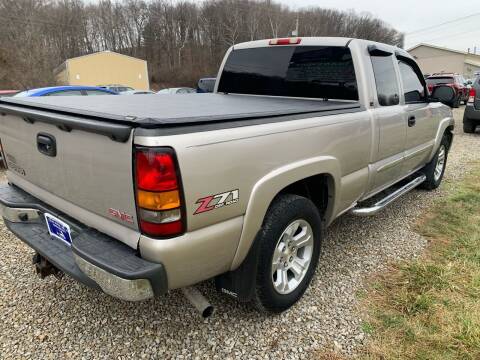 2005 GMC Sierra 1500 for sale at Court House Cars, LLC in Chillicothe OH