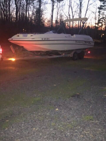 1999 Bayliner 2459 GB for sale at Brady Car & Truck Center in Asheboro NC