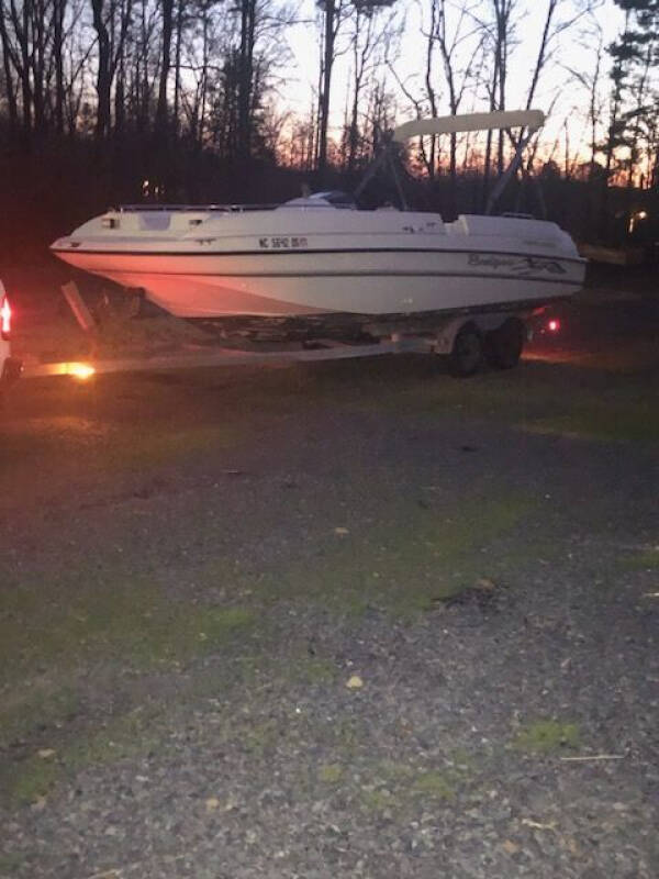 1999 Bayliner 2459 GB for sale at Brady Car & Truck Center in Asheboro NC