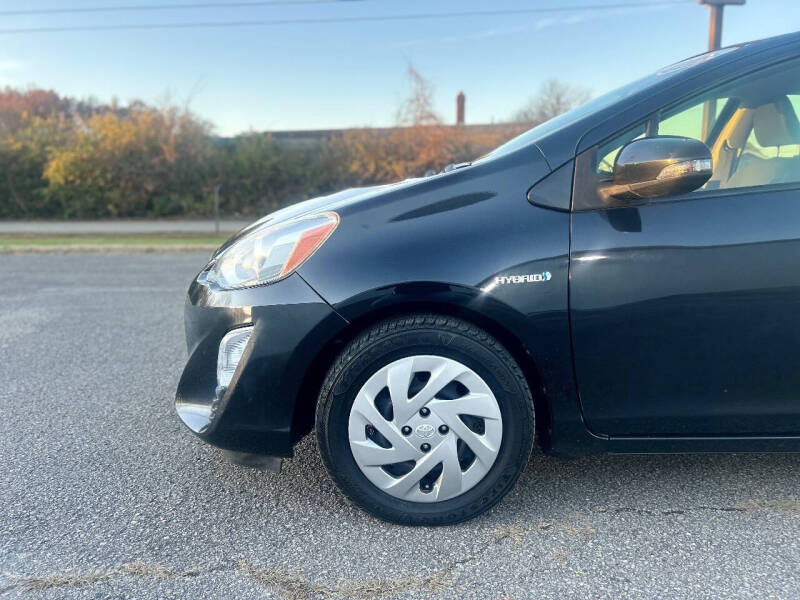 2016 Toyota Prius c Two