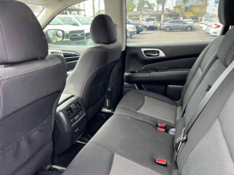 2019 Nissan Pathfinder S