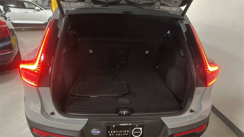 2025 Volvo XC40 B5 Core Bright Theme