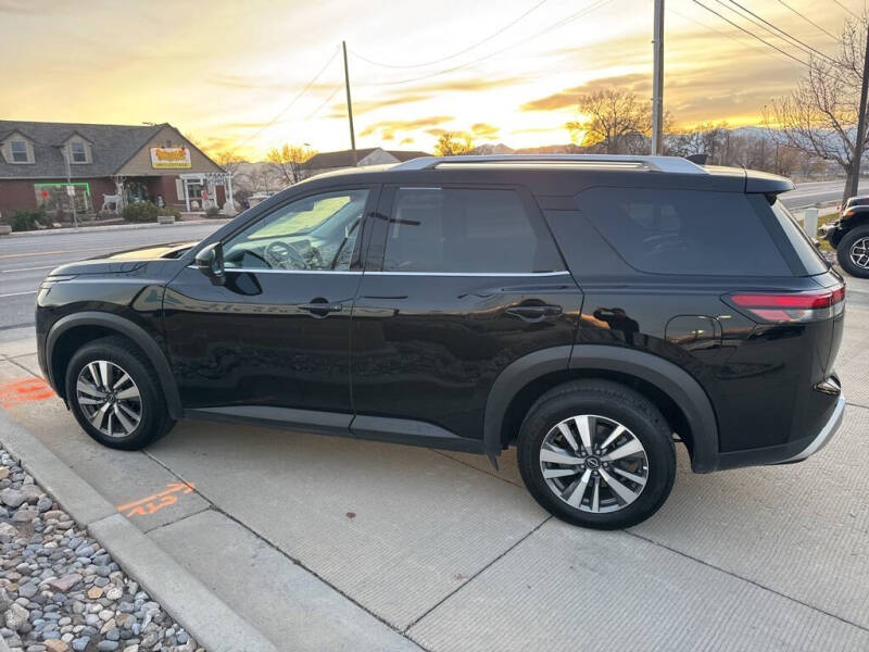 2025 Nissan Pathfinder SL