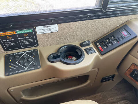 2016 Thor Motor Coach Palazzo 33.2 1 Owner!