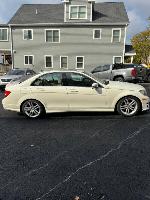 2012 Mercedes-Benz C-Class C300 Luxury photo 13