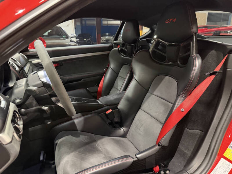 2016 Porsche Cayman GT4