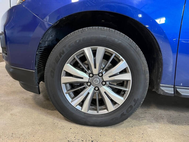 2020 Nissan Pathfinder SL