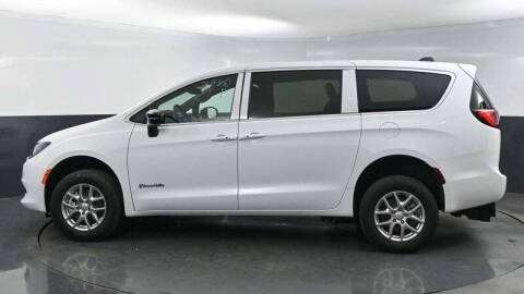 2025 Chrysler Voyager LX