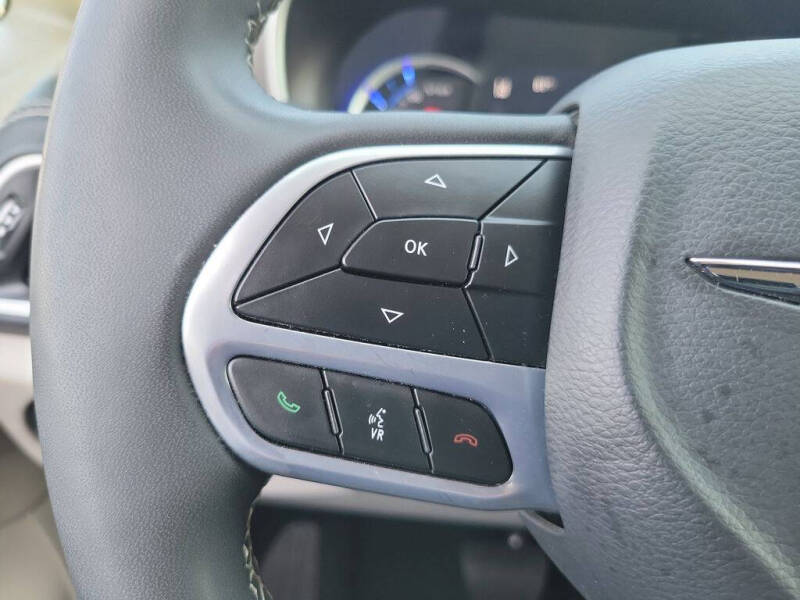 2024 Chrysler Pacifica Plug-In Hybrid Select