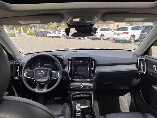 2025 Volvo XC40 B5 Plus Bright Theme