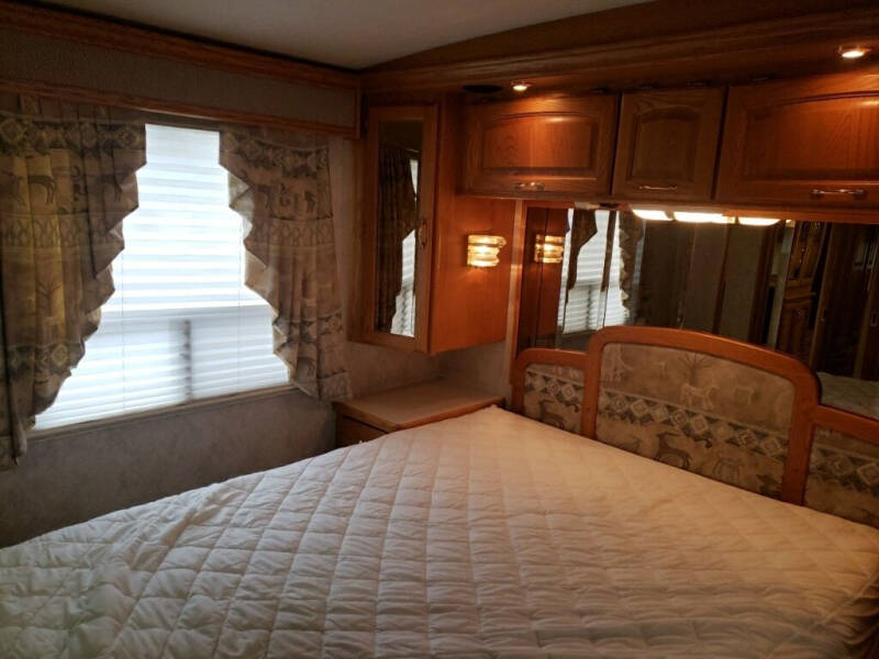 1999 Freightliner XC Chassis