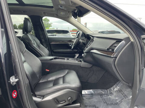 2017 Volvo XC90 T6 Momentum