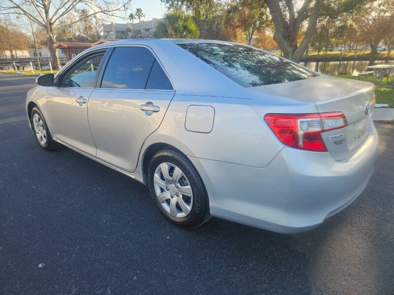 2012 Toyota Camry LE photo 19