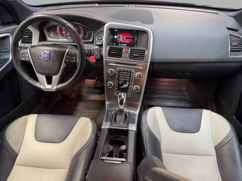 2016 Volvo XC60 T5 Drive-E Platinum