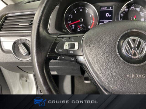 2017 Volkswagen Passat 1.8T R-Line