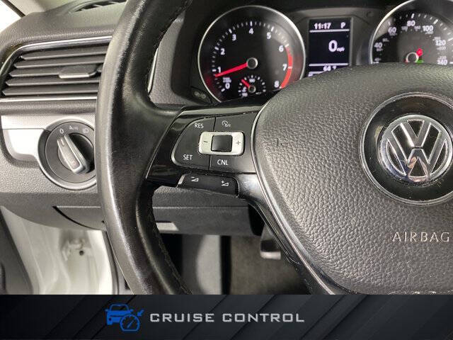 2017 Volkswagen Passat 1.8T R-Line