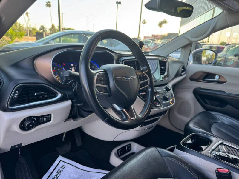 2017 Chrysler Pacifica Touring-L Plus
