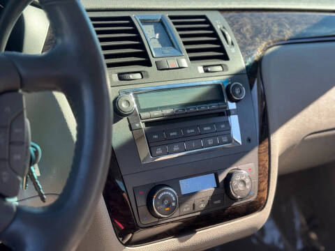 2011 Cadillac DTS Luxury Collection