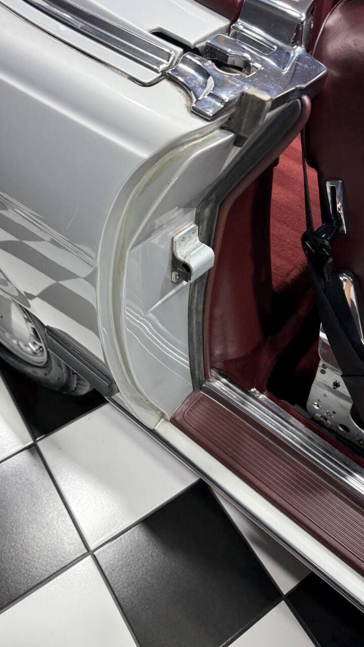 1988 Mercedes-Benz 560-Class 73