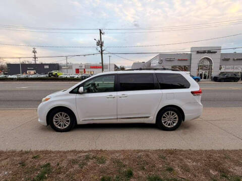 2013 Toyota Sienna XLE 8-Passenger