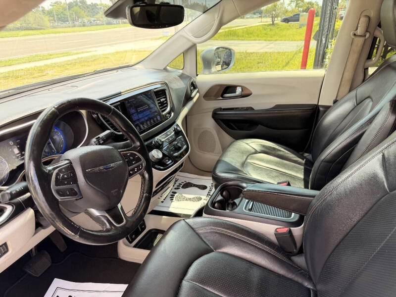 2017 Chrysler Pacifica Touring-L Plus
