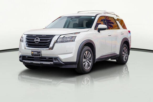 2023 Nissan Pathfinder SL