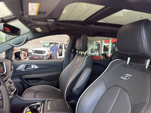2027 Chrysler Pacifica Limited