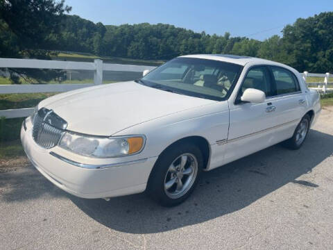 2000 Lincoln Town Car for sale at Cross Automotive in Carrollton GA