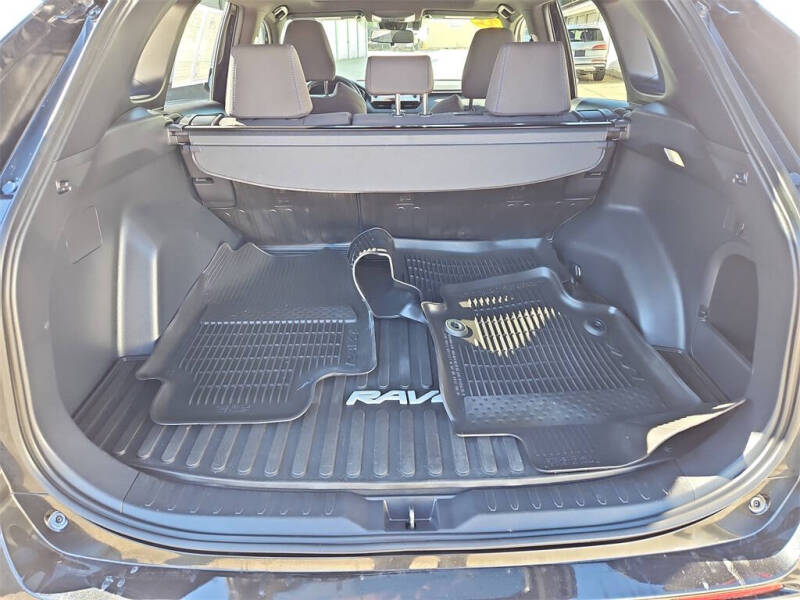 2022 Toyota RAV4 Hybrid SE