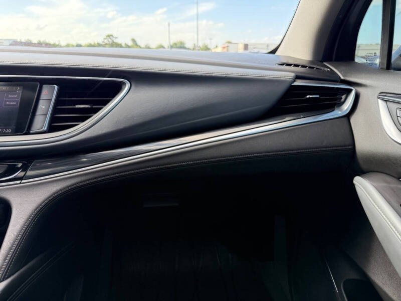 2020 Buick Enclave Essence