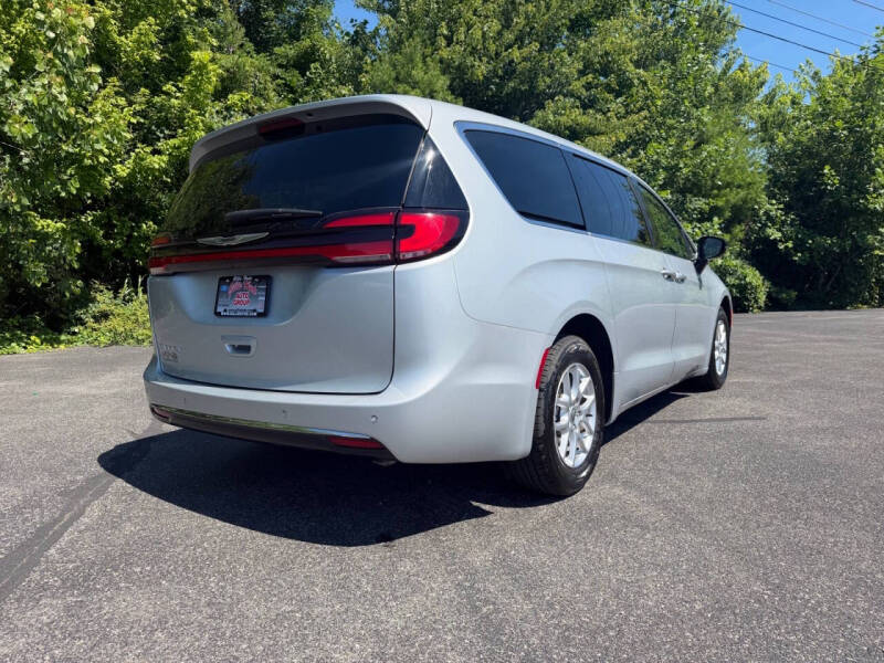 2024 Chrysler Pacifica Touring L