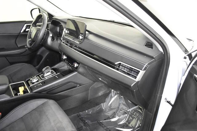 2024 Mitsubishi Outlander PHEV SE