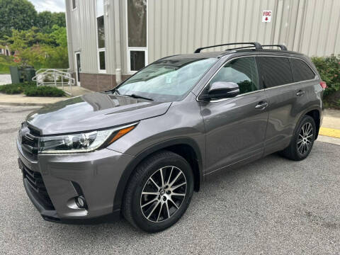 2018 Toyota Highlander for sale at AMERICAR INC in Laurel MD