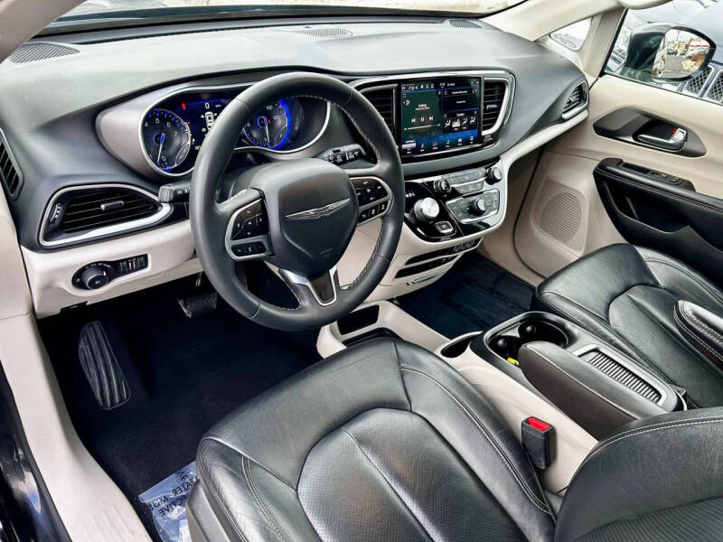 2022 Chrysler Pacifica Touring L