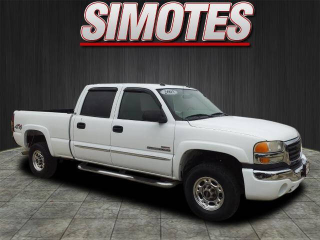 2005 GMC Sierra 2500HD for sale at SIMOTES MOTORS in Minooka IL