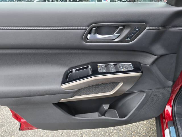 2025 Nissan Pathfinder Platinum