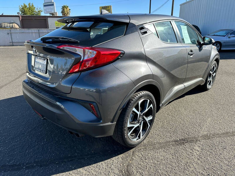 2018 Toyota C-HR XLE Premium photo 11