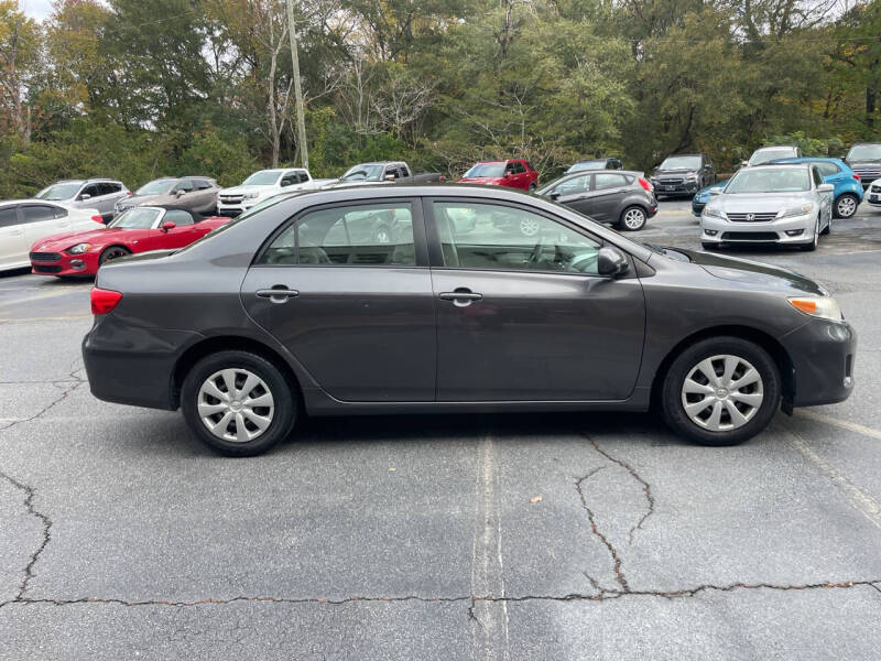 2011 Toyota Corolla LE photo 5