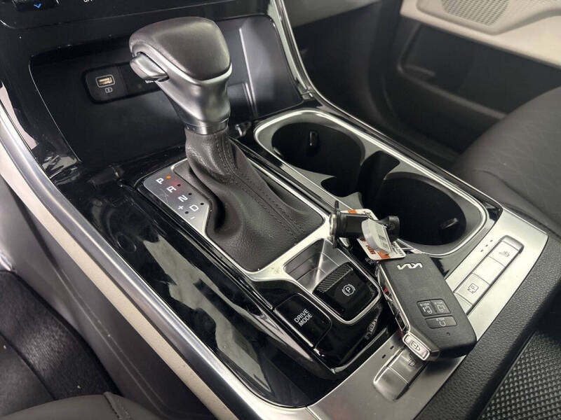 2024 Kia Carnival EX