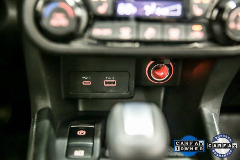 2022 Nissan Kicks SR