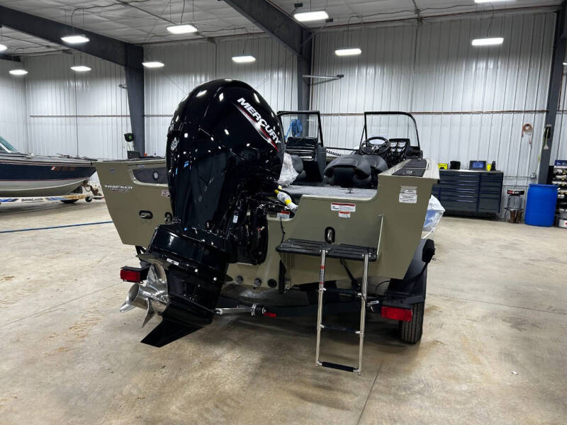 2026 Tracker TARGA 18 WT