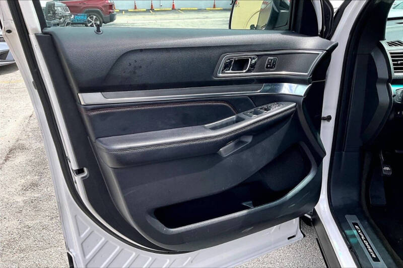 2017 Ford Explorer Sport