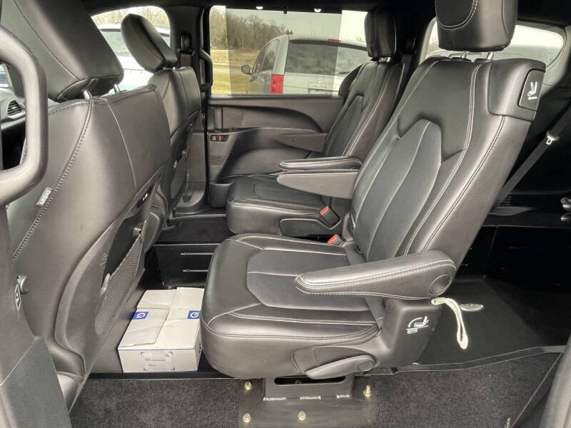 2025 Chrysler Pacifica Select