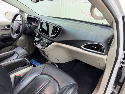 2022 Chrysler Pacifica Touring L